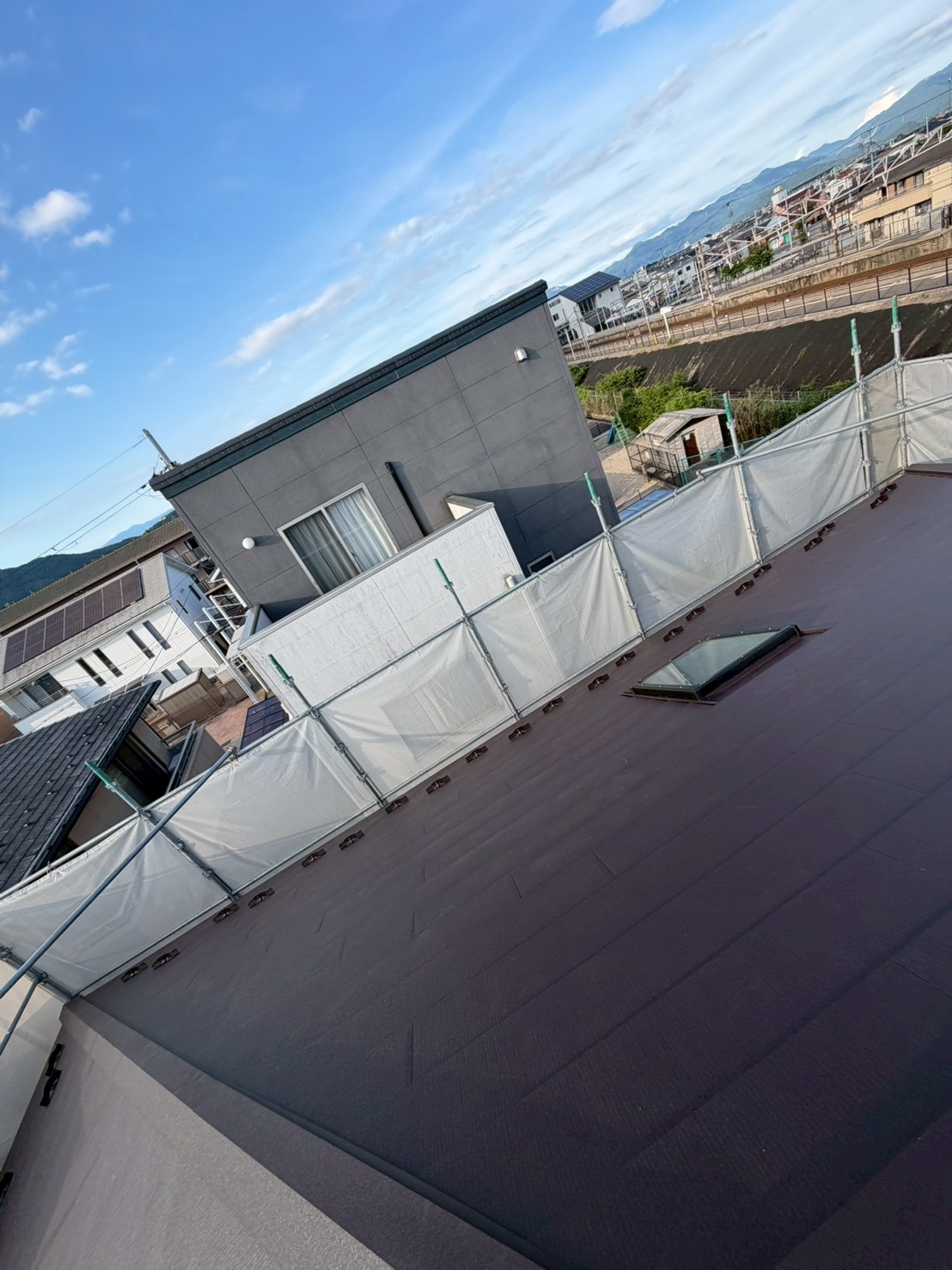 彦根市にて雨漏り修理〈シルキーG2へのカバー工法〉